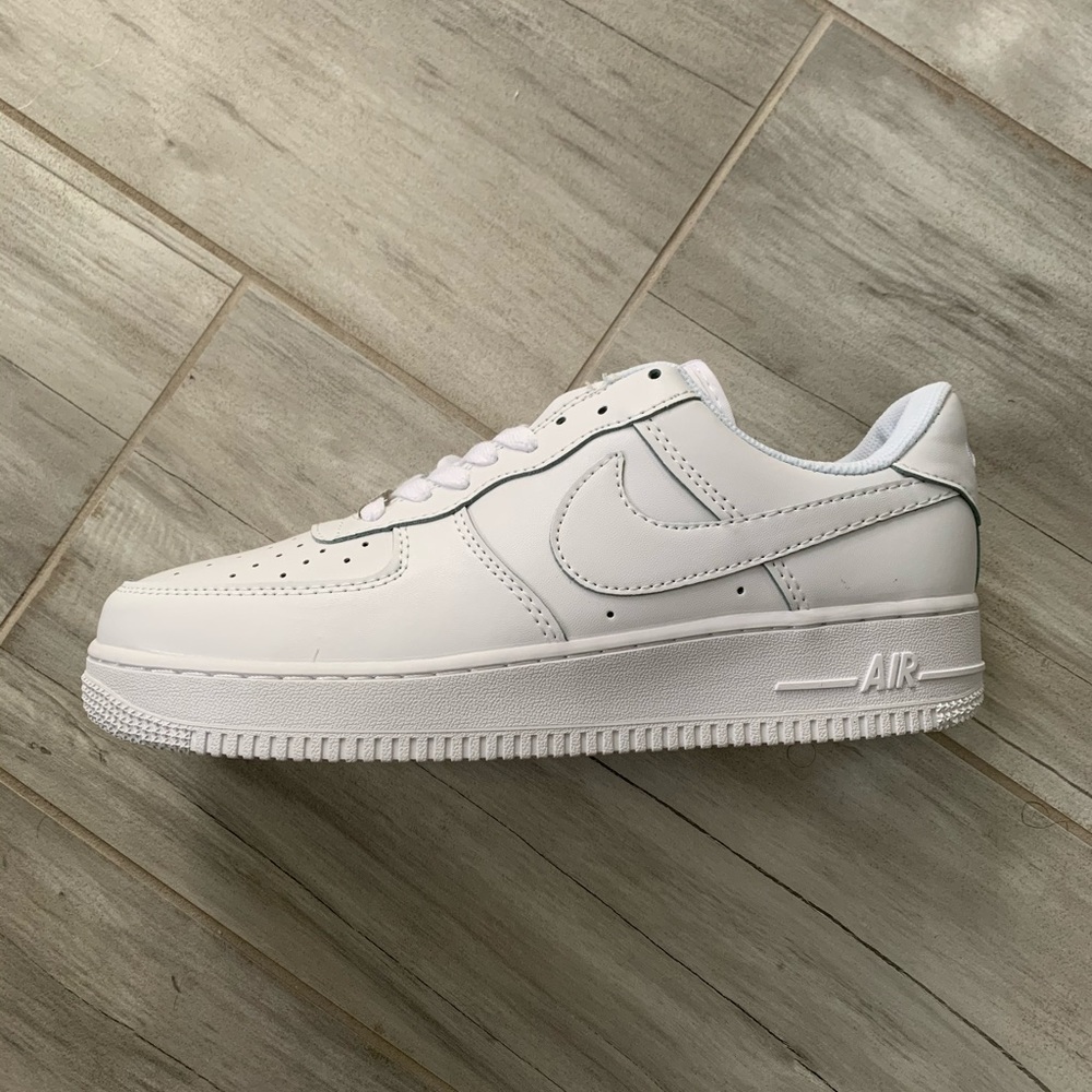 BRAND NEW NIKE AIR FORCE 1
